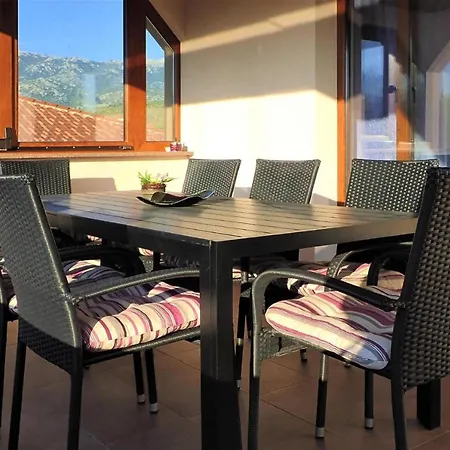 In Jasenice-rovanjska, Comfortable And Close To The Rovanjska