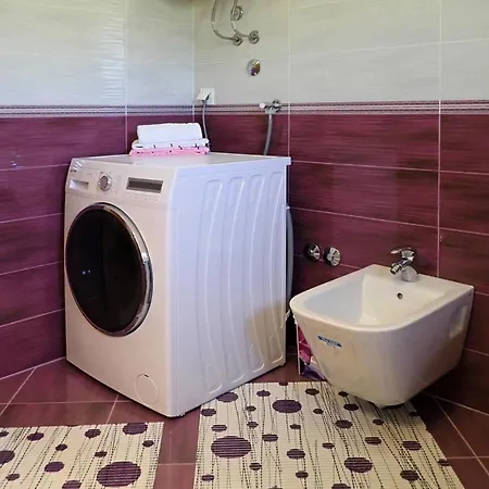 In Jasenice-rovanjska, Comfortable And Close To The Apartmán *