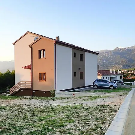 In Jasenice-rovanjska, Comfortable And Close To The