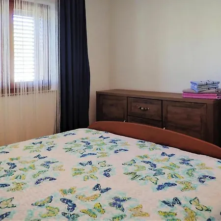 In Jasenice-rovanjska, Comfortable And Close To The Rovanjska