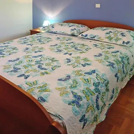 In Jasenice-rovanjska, Comfortable And Close To The