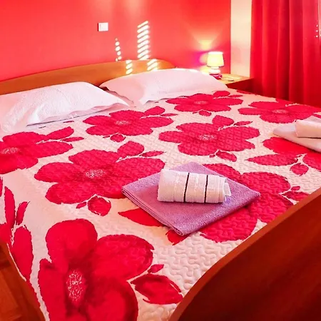 In Jasenice-rovanjska, Comfortable And Close To The Rovanjska
