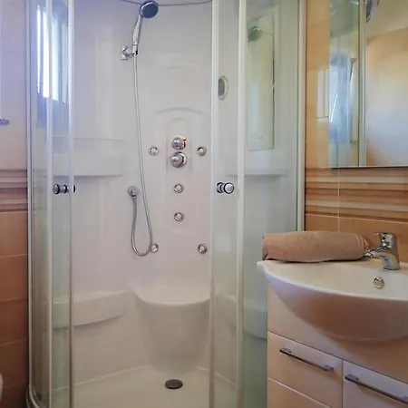 In Jasenice-rovanjska, Comfortable And Close To The